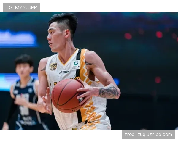 刘铮后脚跟骨刺轮休调整 上海锋线轮换深度受检验 刘铮后脚跟骨刺轮休调整 上海锋线轮换深度受检验